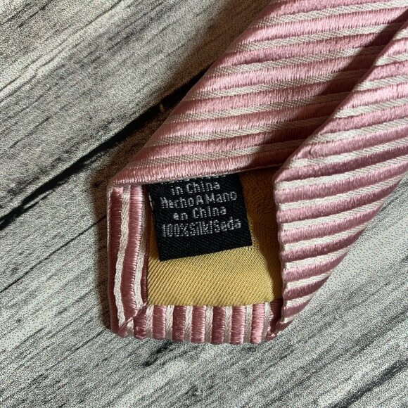 Donald J. Trump Signature Collection 100% Silk Neck Tie - Picture 4 of 6